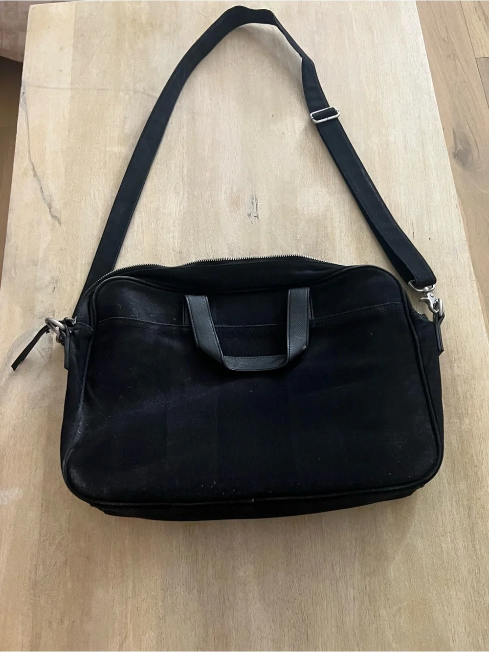 Pre-Owned Banana Republic One Size Laptop Messenger Bag
